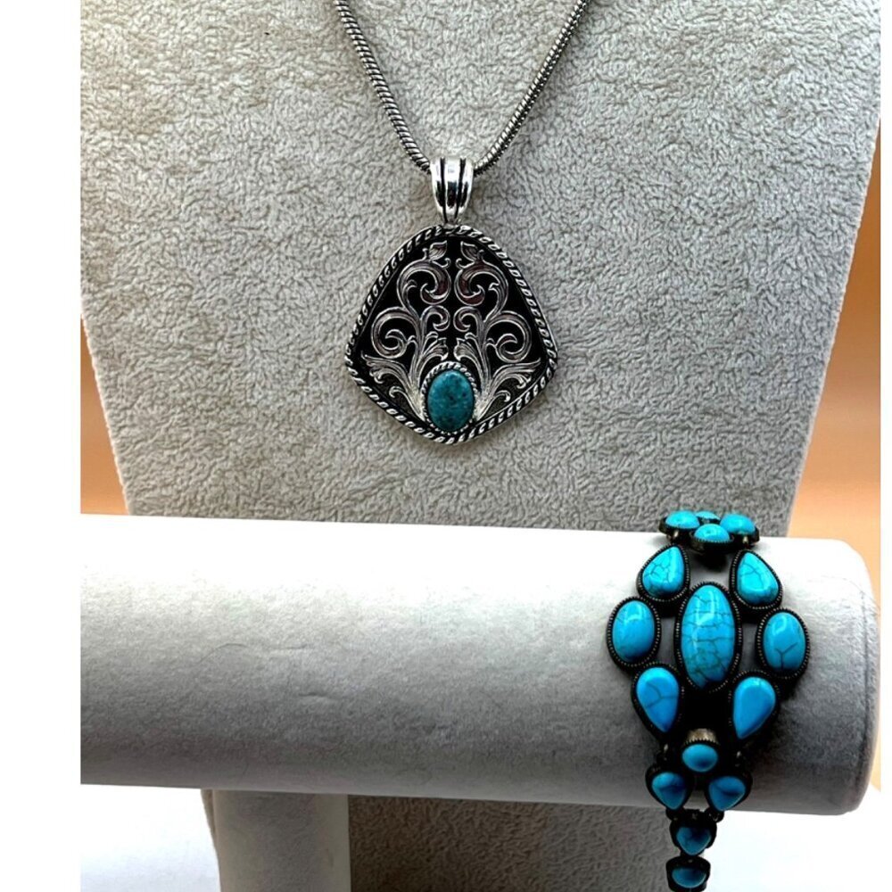 Vintage-Inspired Silver Tone Necklace & Bracelet Set With Faux Turquoise Stones.